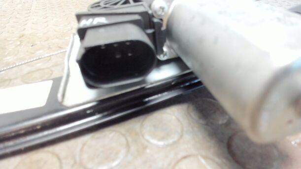 Foto: FENSTERHEBER HINTEN RECHTS ELEKTRISCH eines BMW 320d DPF Touring Aut. Cup