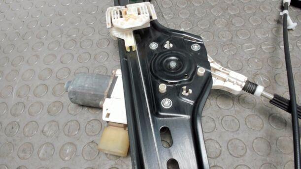 Foto: FENSTERHEBER VORNE RECHTS ELEKTRISCH eines BMW 320d DPF Touring Aut. Cup