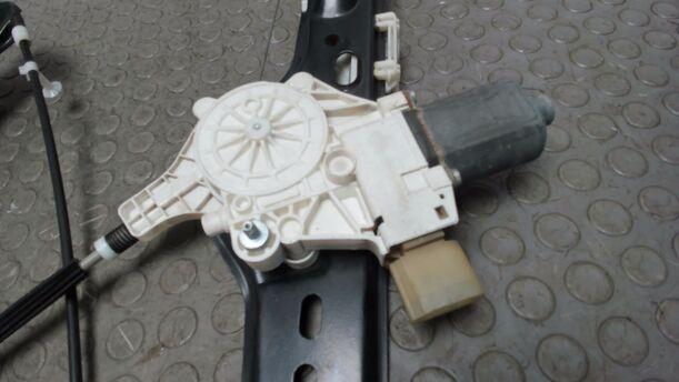 Foto: FENSTERHEBER VORNE RECHTS ELEKTRISCH eines BMW 320d DPF Touring Aut. Cup