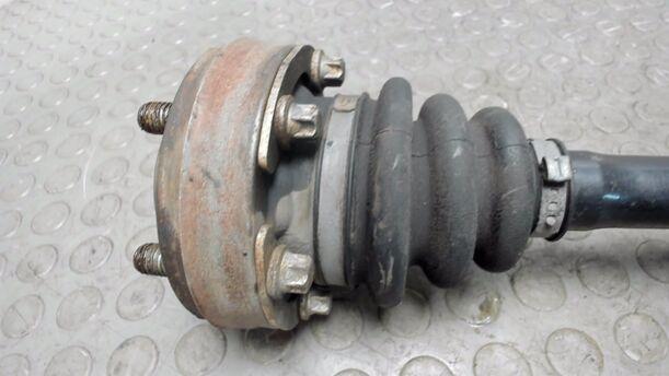 Foto: ANTRIEBSWELLE HONTEN RECHTS eines BMW 320d DPF Touring Aut. Cup