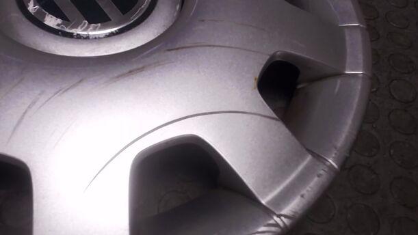 Foto: EINZELRADKAPPE / FELGENABDECKUNG 14 ZOLL eines VW Golf 1.6 Cup