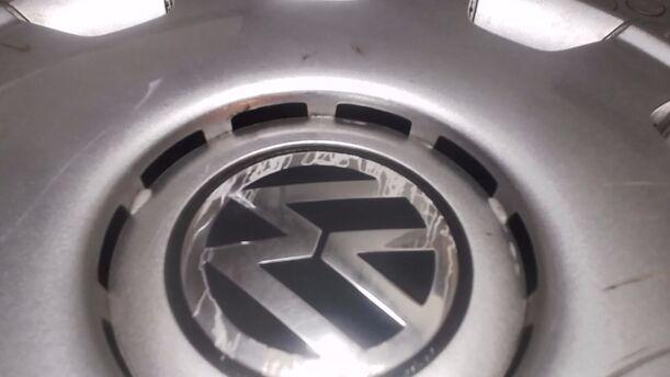 Foto: EINZELRADKAPPE / FELGENABDECKUNG 14 ZOLL eines VW Golf 1.6 Cup