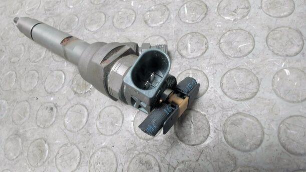 Foto: EINSPRITZDÜSE / EINSPRITZVENTIL eines BMW 320d DPF Touring Aut. Cup