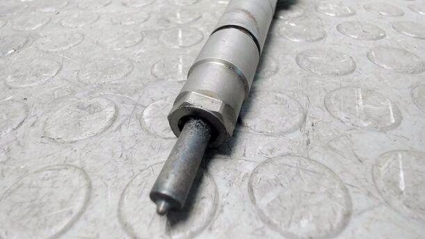 Foto: EINSPRITZVENTIL / EINSPRITZDÜSE eines BMW 320d DPF Touring Aut. Cup