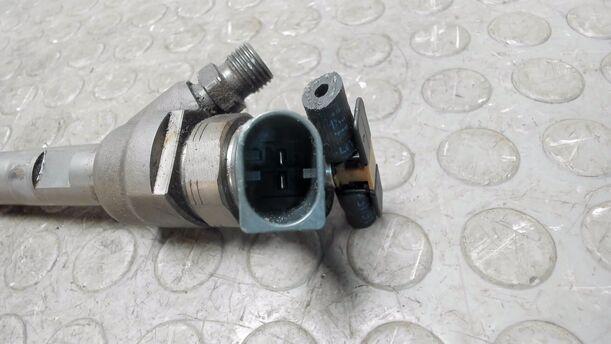 Foto: EINSPRITZDÜSE / EINSPRITZVENTIL eines BMW 320d DPF Touring Aut. Cup