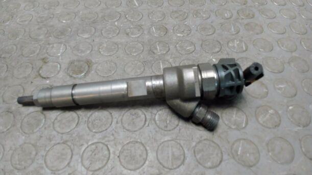 Foto: EINSPRITZDÜSE / EINSPRITZVENTIL eines BMW 320d DPF Touring Aut. Cup
