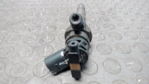 Foto: EINSPRITZDÜSE / EINSPRITZVENTIL eines BMW 320d DPF Touring Aut. Cup
