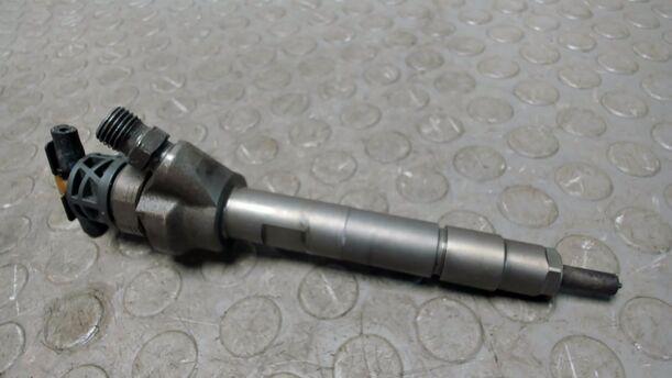 Foto: EINSPRITZDÜSE / EINSPRITZVENTIL eines BMW 320d DPF Touring Aut. Cup