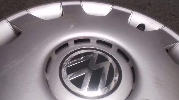 Foto: EINZELRADKAPPE / FELGENABDECKUNG 14 ZOLL eines VW Golf 1.6 Cup
