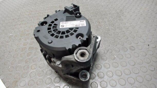 Foto: LICHTMASCHINE / GENERATOR  VALEO eines BMW 320d DPF Touring Aut. Cup