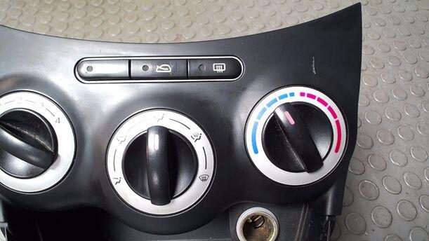 Foto: HEIZUNGSBETÄTIGUNG eines Hyundai i10 1.1 Cup
