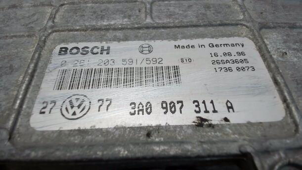 Foto: STEUERGERÄT EINSPRITZUNG / MOTORSTEUERGERÄT eines VW Golf Cabrio 1.8 Cup