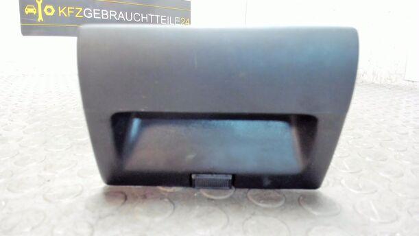 Foto: ASCHENBECHER VORN eines VW Golf Cabrio 1.8
