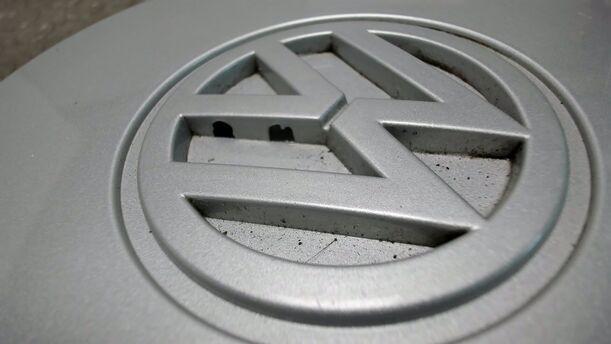 Foto: EINZELNE RADKAPPE / RADNABENDECKEL eines VW Golf Cabrio 1.8