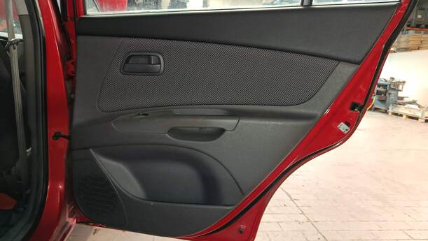 Foto: TÜR HINTEN RECHTS eines Kia Rio 1.6