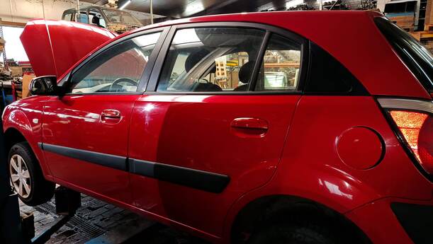Foto: TÜR HINTEN LINKS eines Kia Rio 1.6
