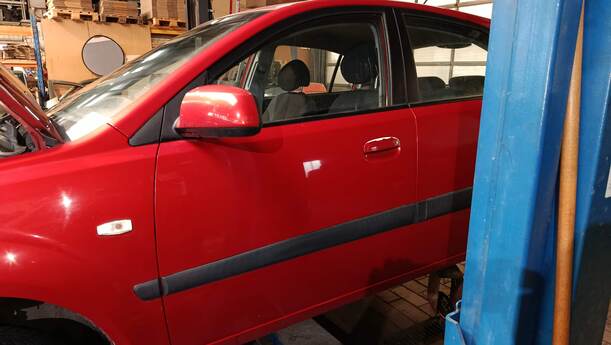 Foto: TÜR VORNE LINKS eines Kia Rio 1.6