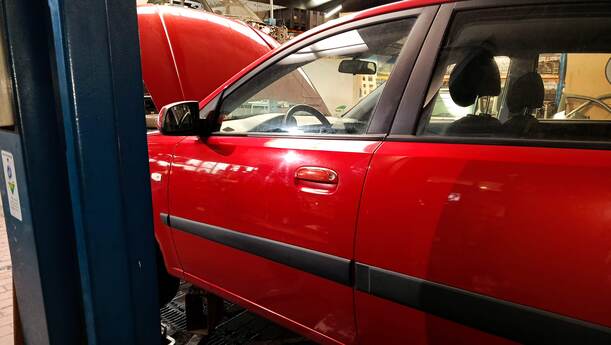 Foto: TÜR VORNE LINKS eines Kia Rio 1.6