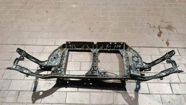 Foto: SCHLOSSTRÄGER / FRONTBLECH eines Kia Rio 1.6