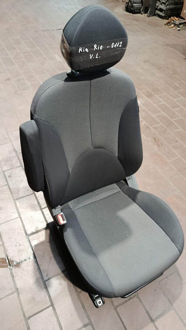 Foto: FAHRERSITZ / SITZ VORNE LINKS eines Kia Rio 1.6