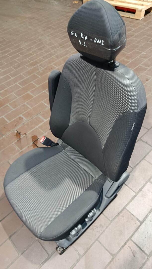 Foto: FAHRERSITZ / SITZ VORNE LINKS eines Kia Rio 1.6