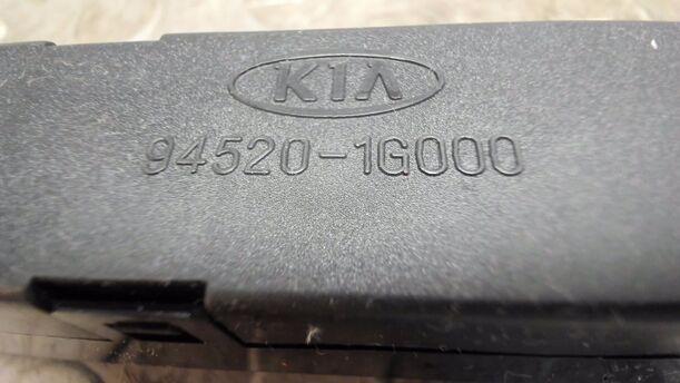 Foto: DIGITALUHR eines Kia Rio 1.6