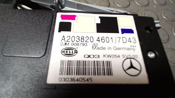 Foto: INNENLEUCHTE VORN eines Mercedes-Benz C 220 T CDI