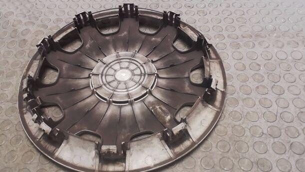 Foto: EINZELRADKAPPE / FELGENDECKEL eines VW Golf 1.6 Automatik