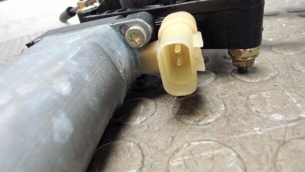 Foto: FENSTERHEBER HINTEN LINKS eines Kia Rio 1.6