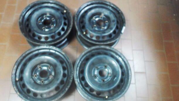 Foto: STAHLFELGENSATZ 6X15 ET47 eines VW Touran 1.9 TDI
