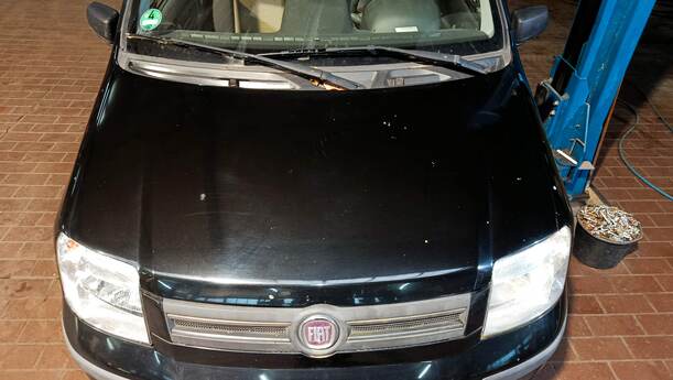 Foto: MOTORHAUBE eines Fiat Panda 1.2