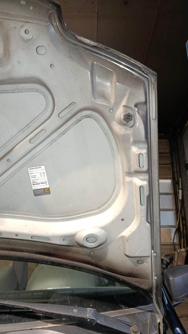 Foto: MOTORHAUBE eines Fiat Panda 1.2
