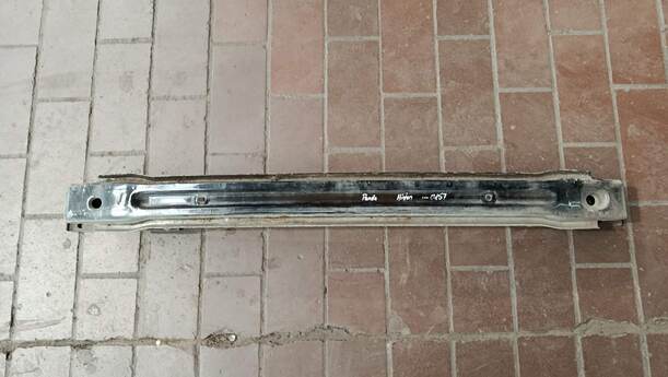 Foto: VERSTÄRKUNG HINTEN eines Fiat Panda 1.2