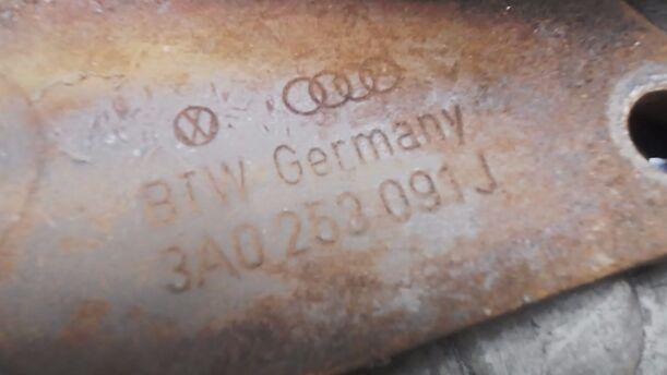 Foto: AUSPUFFROHR VORN eines VW Passat 1.9 TDI CL