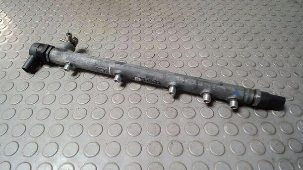 Foto: KRAFTSTOFFVERTEILER/ VERTEILERROHR KRAFTSTOFF eines Mercedes-Benz C 220 T CDI CL