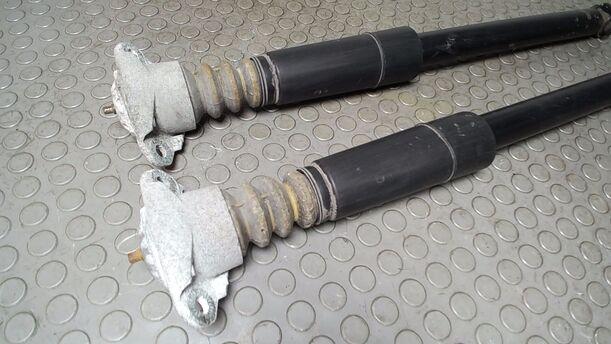 Foto: STOSSDÄMPFERPAAR HINTEN eines VW Polo 1.4 CL