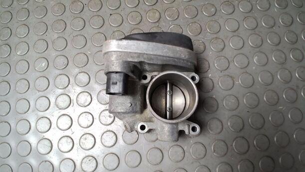 Foto: DROSSELKLAPPENSTUTZEN/ DROSSELKLAPPE eines VW Polo 1.4 CL