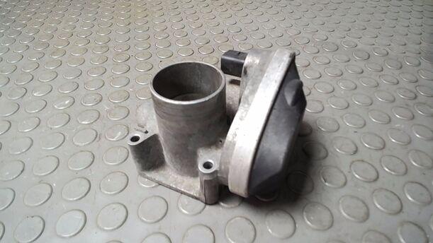 Foto: DROSSELKLAPPENSTUTZEN/ DROSSELKLAPPE eines VW Polo 1.4 CL