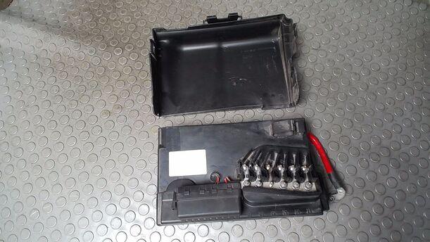 Foto: SICHERUNGSKASTEN BATTERIE eines VW Polo 1.4 CL