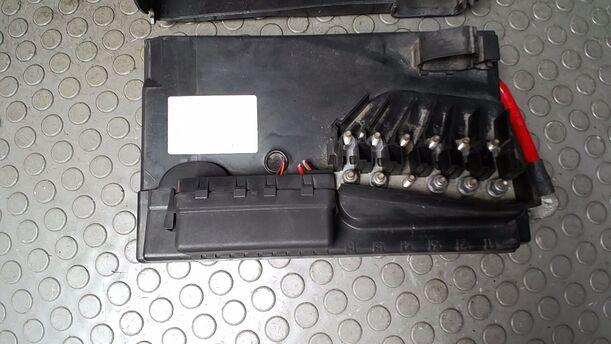 Foto: SICHERUNGSKASTEN BATTERIE eines VW Polo 1.4 CL