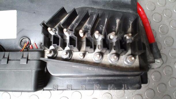 Foto: SICHERUNGSKASTEN BATTERIE eines VW Polo 1.4 CL
