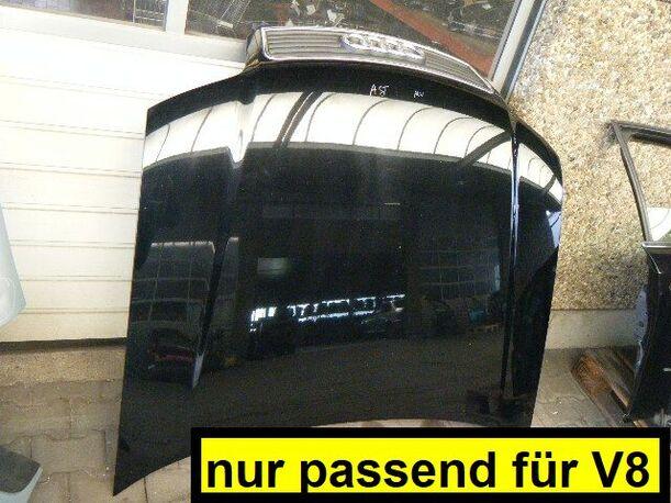 Foto: MOTORHAUBE eines Audi A6 Avant 4.2 quattro