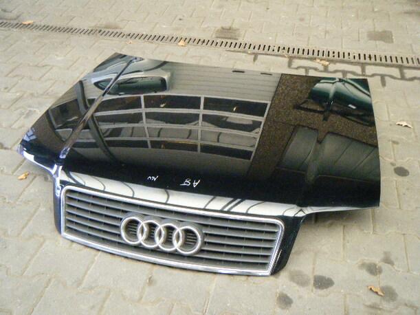 Foto: MOTORHAUBE eines Audi A6 Avant 4.2 quattro