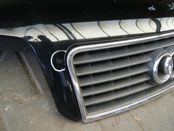 Foto: MOTORHAUBE eines Audi A6 Avant 4.2 quattro