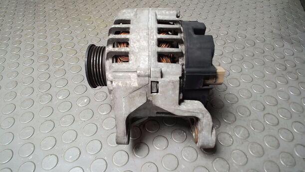 Foto: LICHTMASCHINE ( VALEO / 90 A ) eines VW Passat Variant 1.6