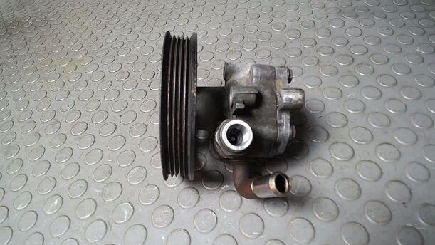 Foto: PUMPE SERVOLENKUNG/ SERVOPUMPE eines VW Passat Variant 1.6