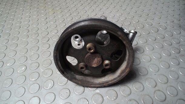 Foto: PUMPE SERVOLENKUNG/ SERVOPUMPE eines VW Passat Variant 1.6
