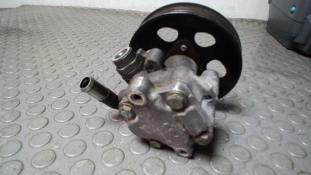 Foto: PUMPE SERVOLENKUNG/ SERVOPUMPE eines VW Passat Variant 1.6