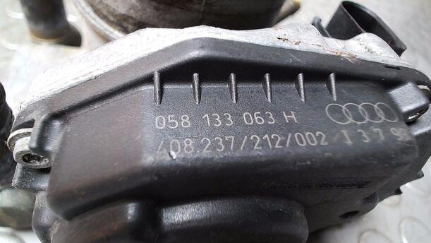 Foto: DROSSELKLAPPENSTUTZEN/ DROSSELKLAPPE eines VW Passat Variant 1.6