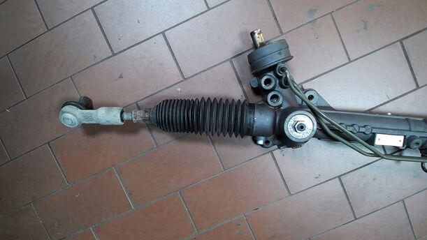 Foto: SERVOLENKUNG/ LENKGETRIEBE ( ZF ) eines VW Passat Variant 1.6